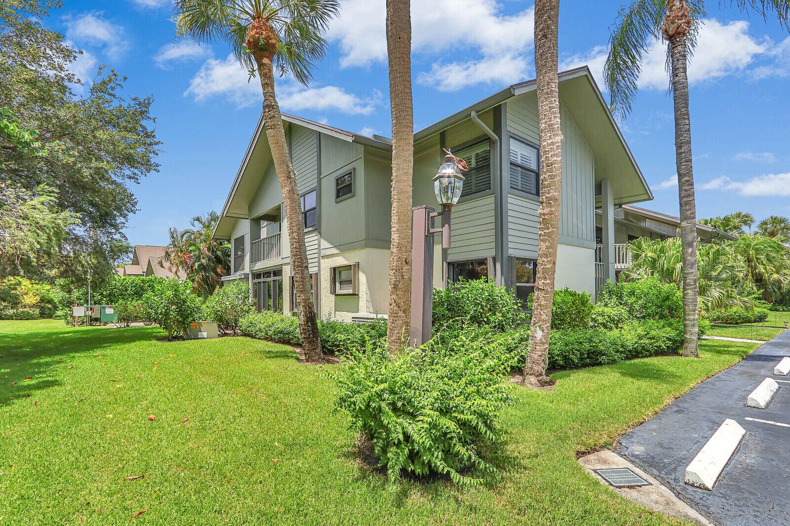 Welcome to this spacious 3 bedroom, ground level, corner unit in Charleston Place !