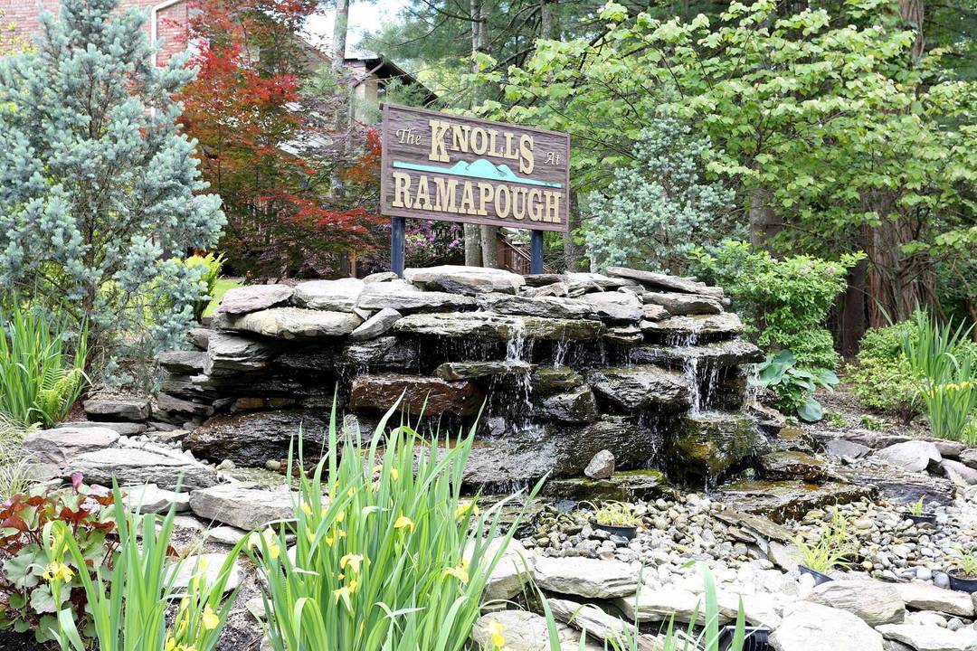 Welcome to this beautifully maintained 3 bedroom, 2.