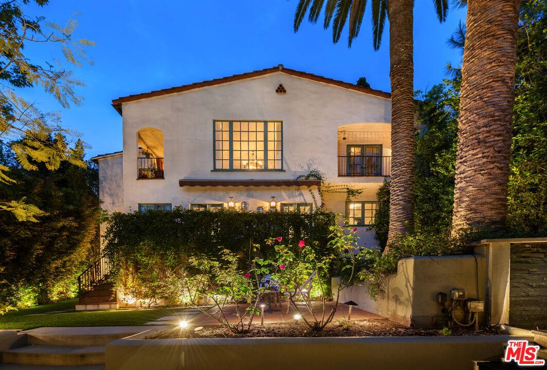 3145 La Suvida Dr 4BR Hollywood Hills East La