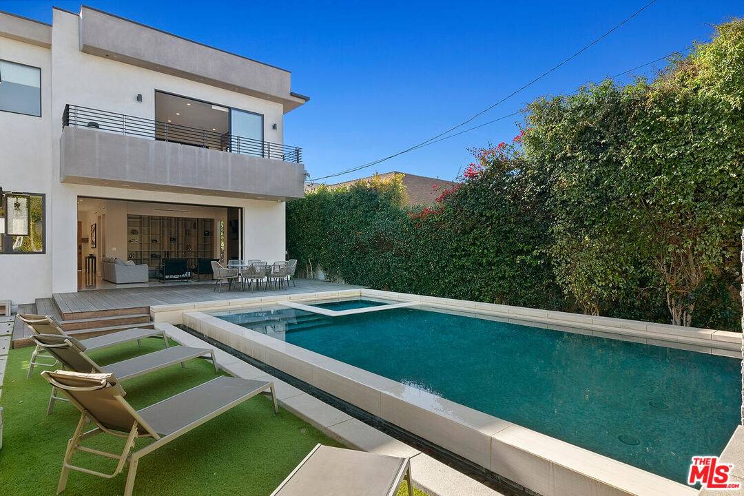 6347   Maryland Dr 4BR Beverly Grove La