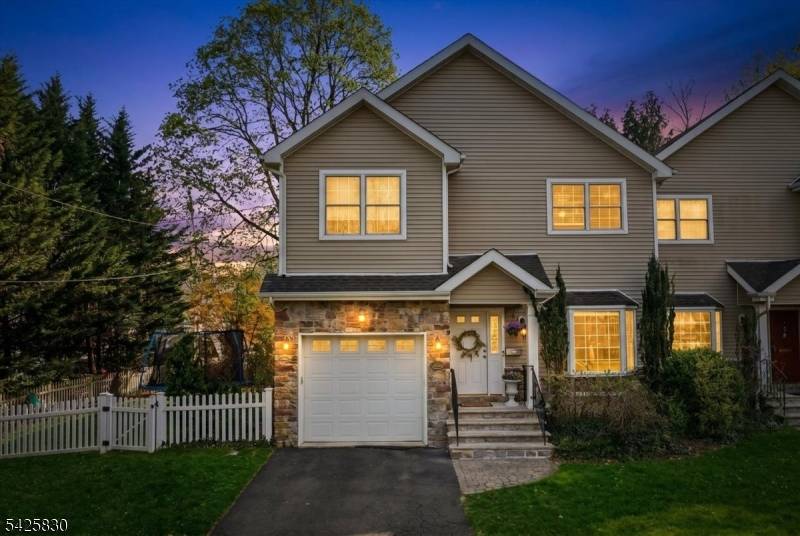 This beautifully maintained 3 bedroom, 3.