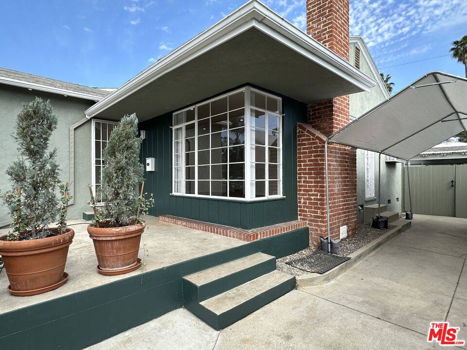 1206   Greenacre Ave 2BR Hollywood Hills East La