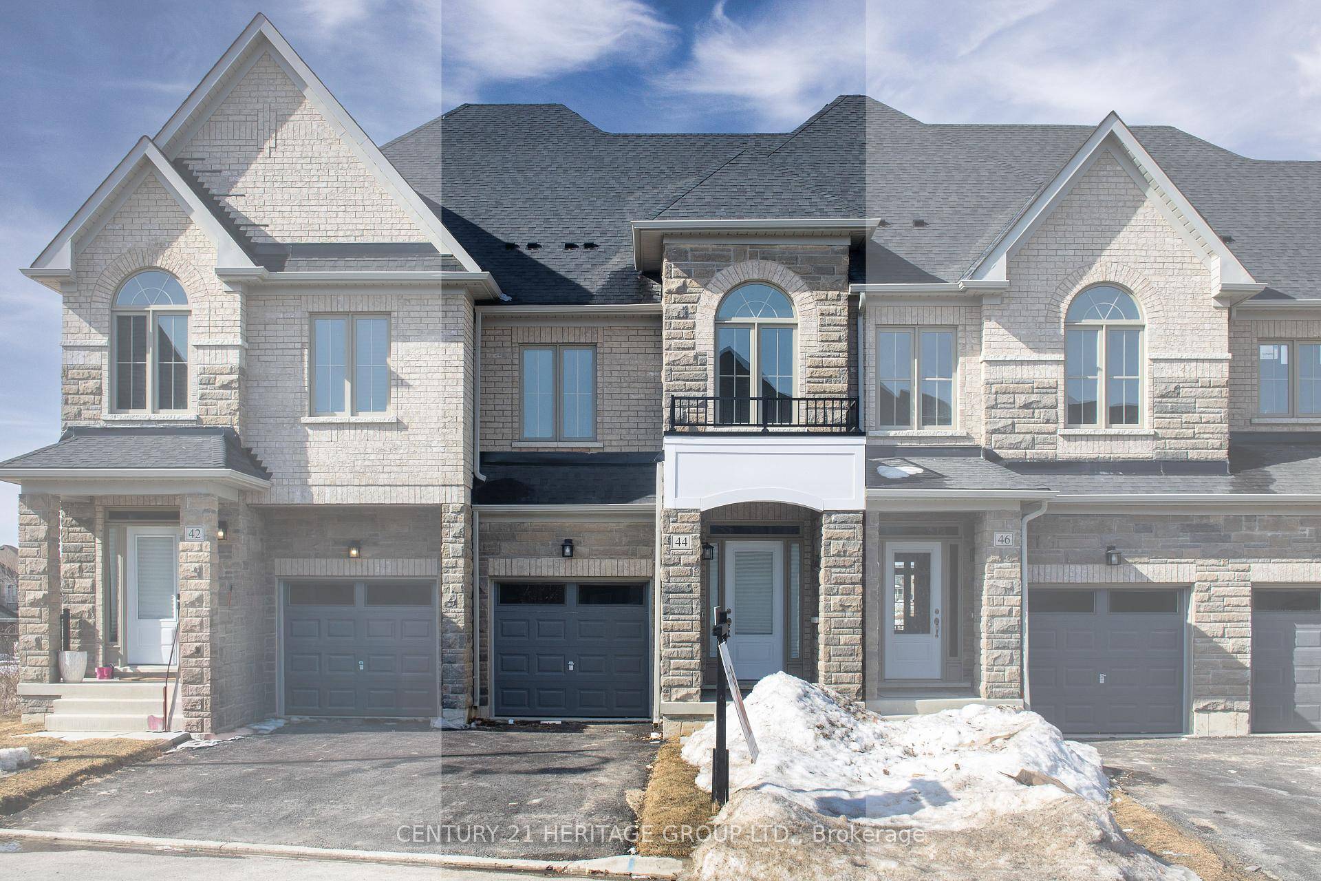 Stunning Brand New Townhome Almost 1900 Sq Ft, Backing onto a Beautiful Unobstructed View of Green Space in the Heart of Sharon !