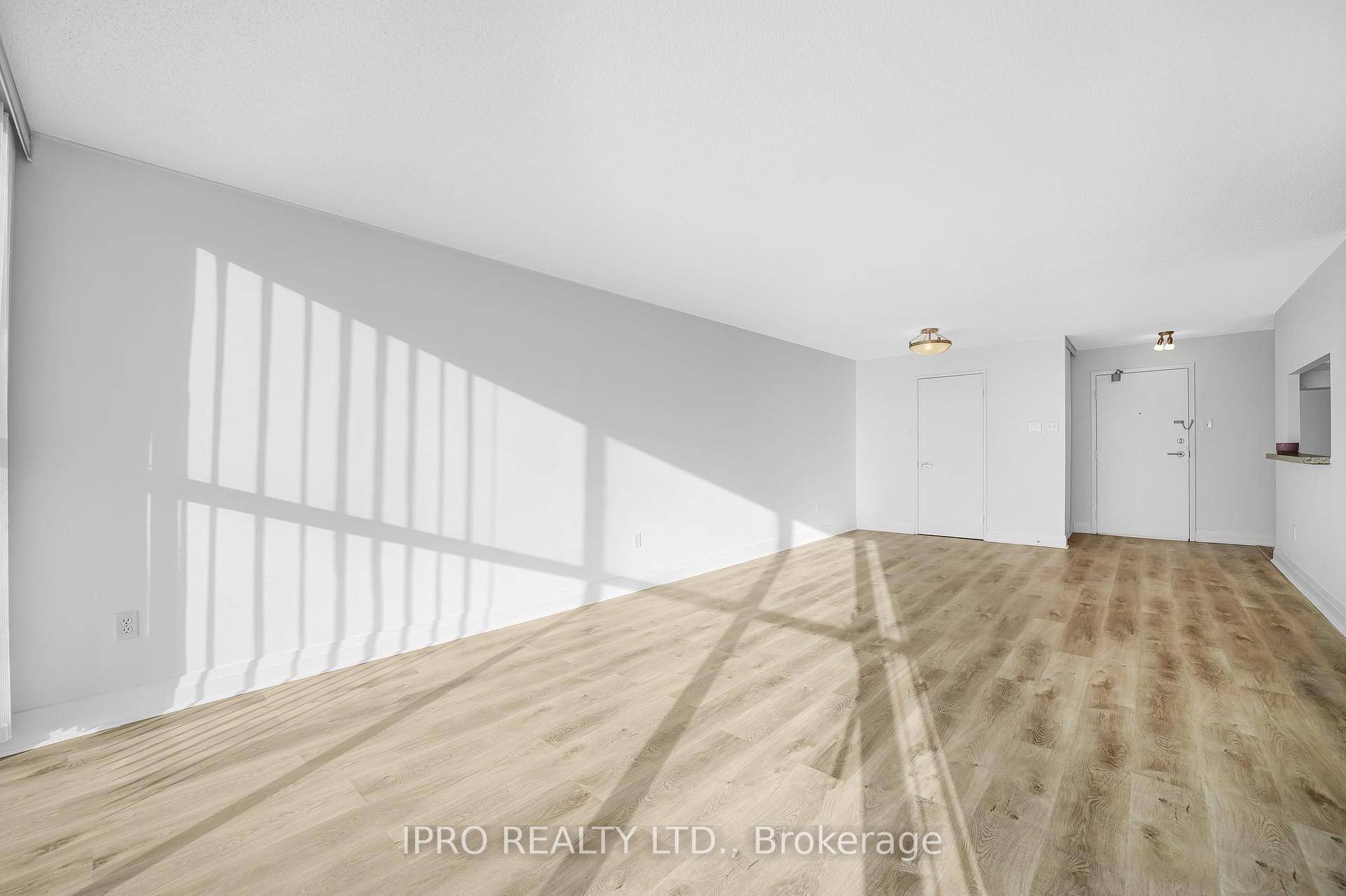Spacious Apartment with Stunning City Views.