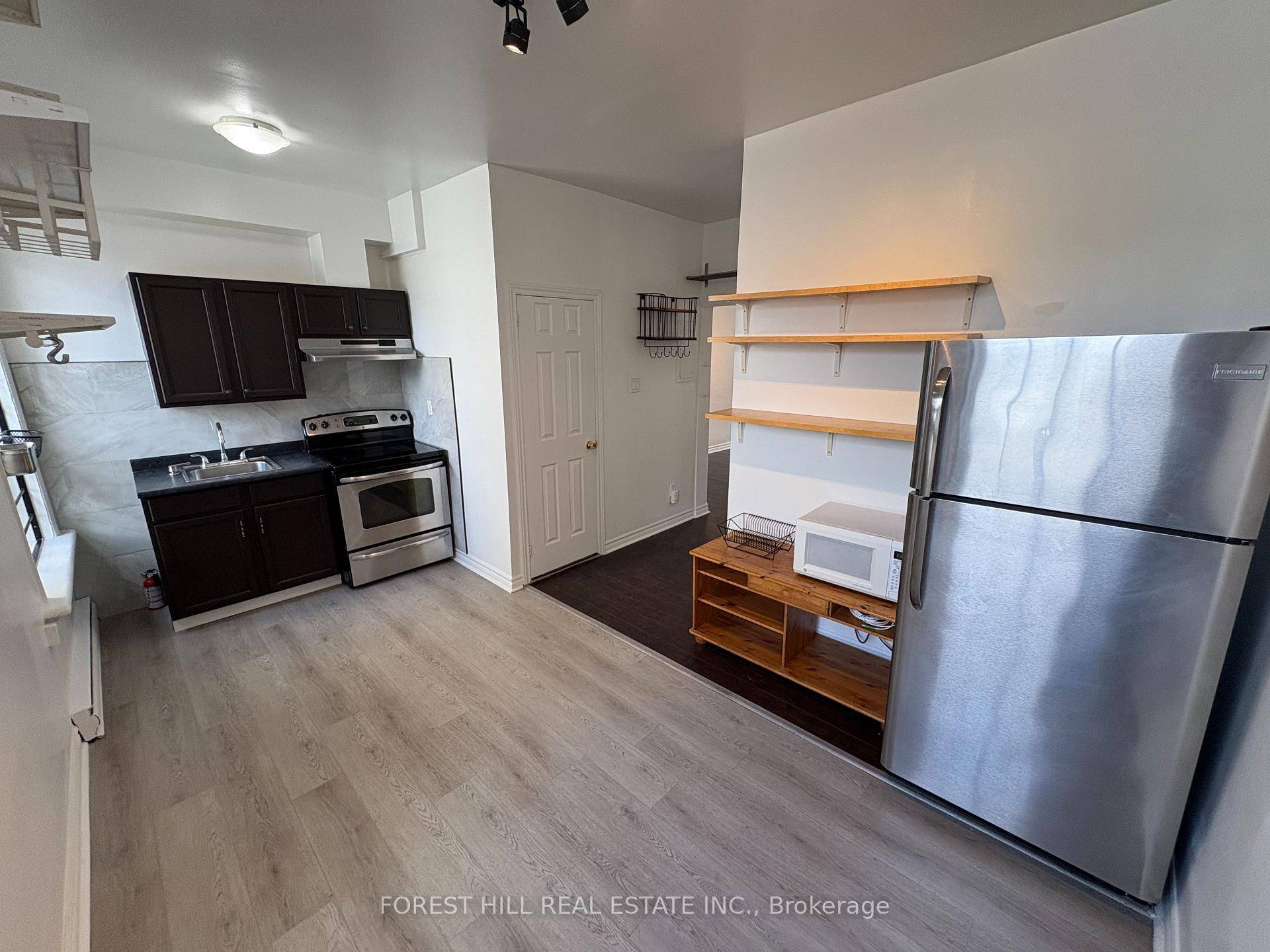 Updated Second Floor Unit Perfect For Work Life Balance.
