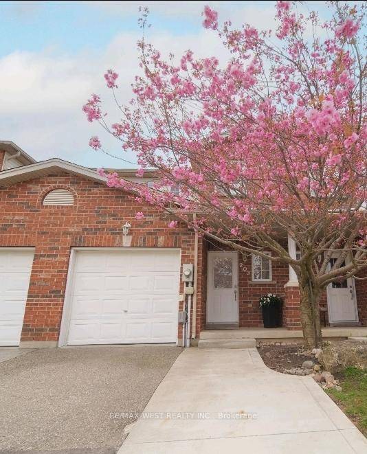 This well kept freehold 2 storey townhouse features 3 spacious bedrooms, 2.