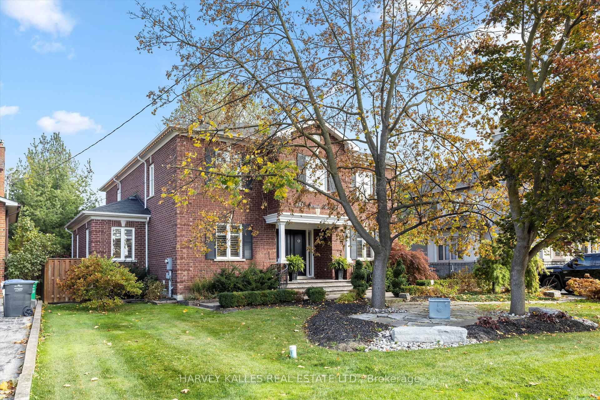 Welcome to your 5 1 bed 5 bath dream home in the heart of Old Meadowvale Village !