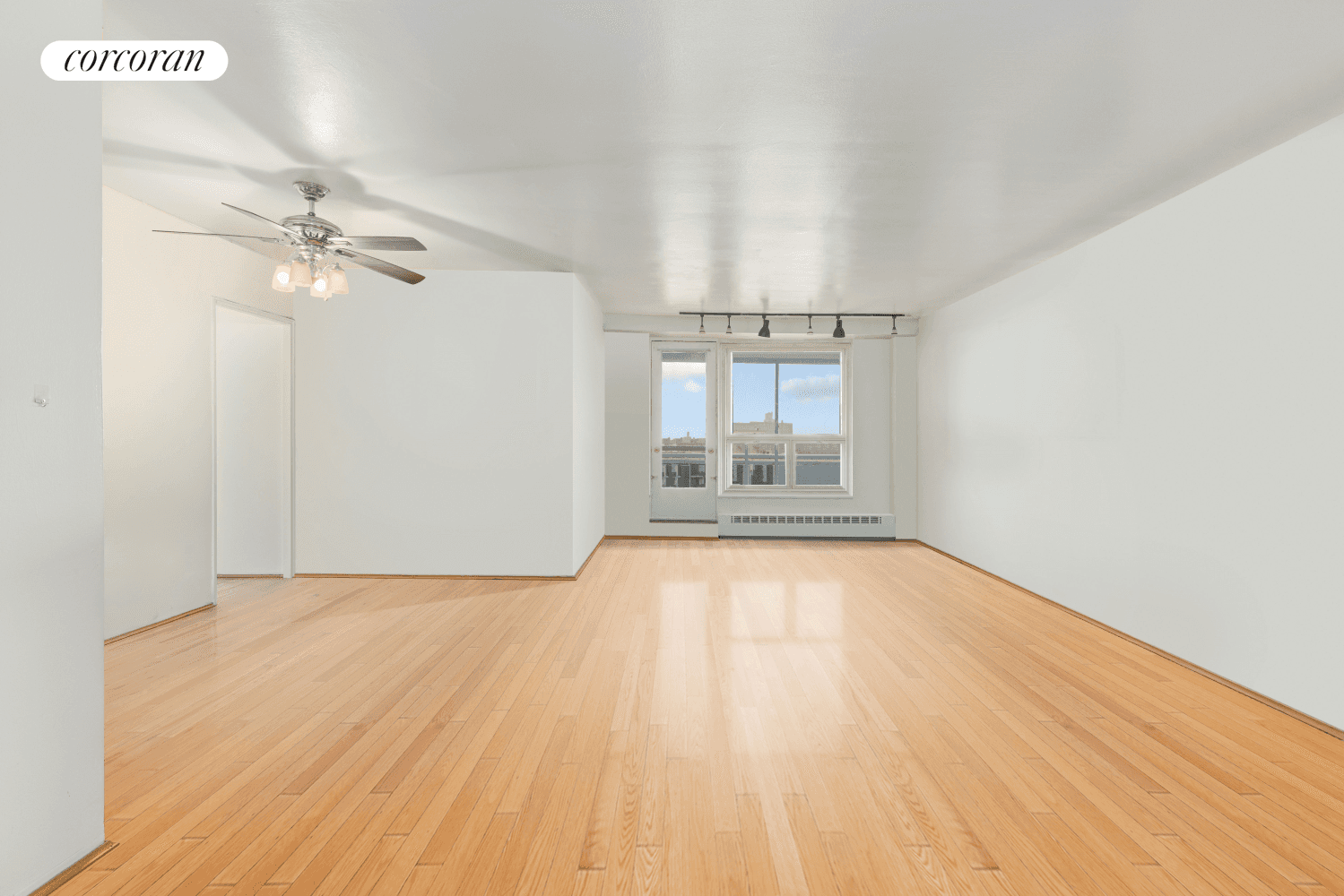 Stunning, High Floor 3 Bedroom in the Heart of Rego Park !