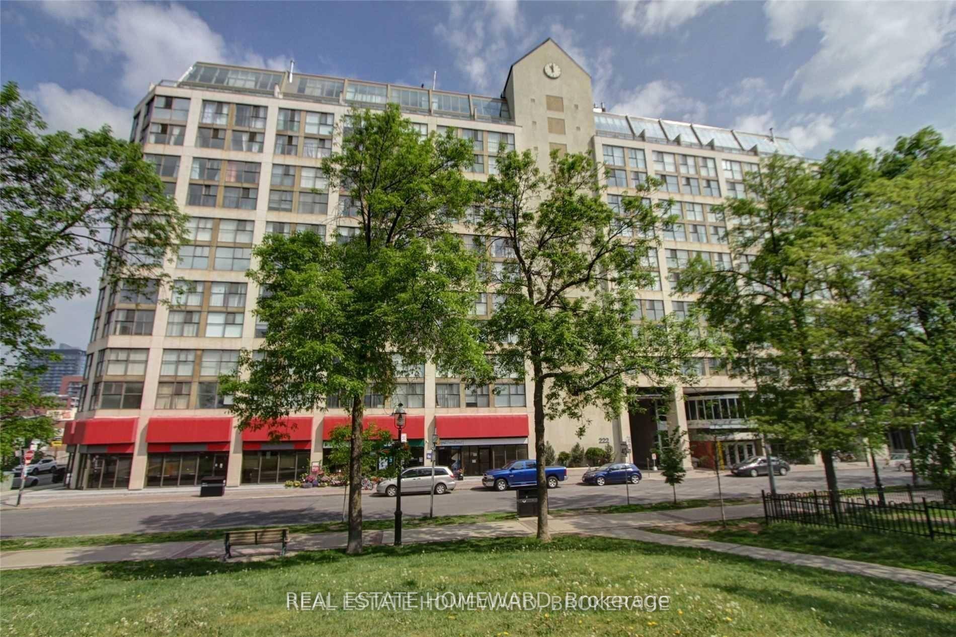 Bright amp ; Spacious Beautiful 1 Bdrm With Open Solarium Den.