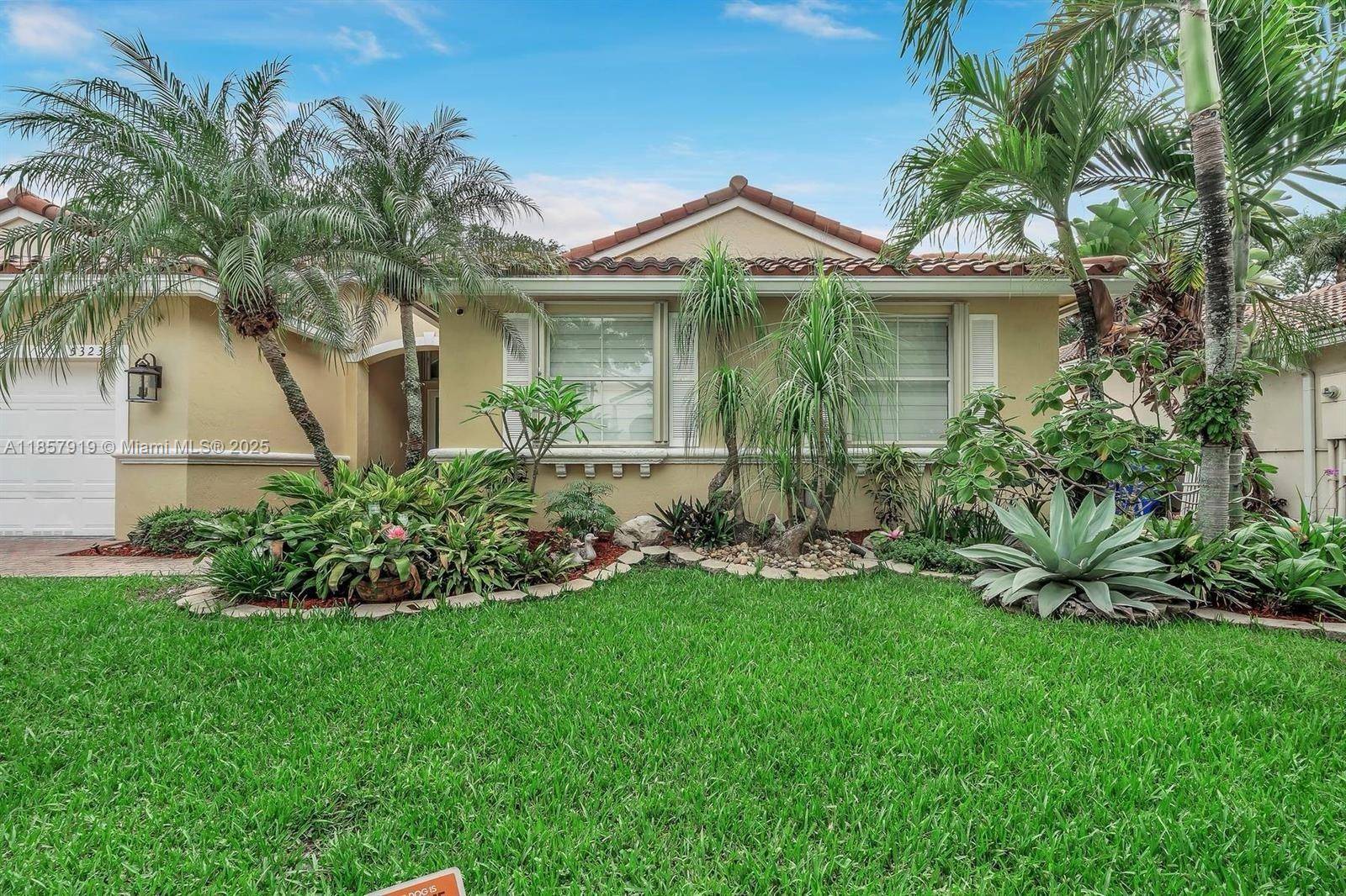 RARELY AVAILABLE, THE LARGEST ONE STORY POOL HOME BUILT, CYPRESS MODEL IN BANYAN OAKRIDGE.