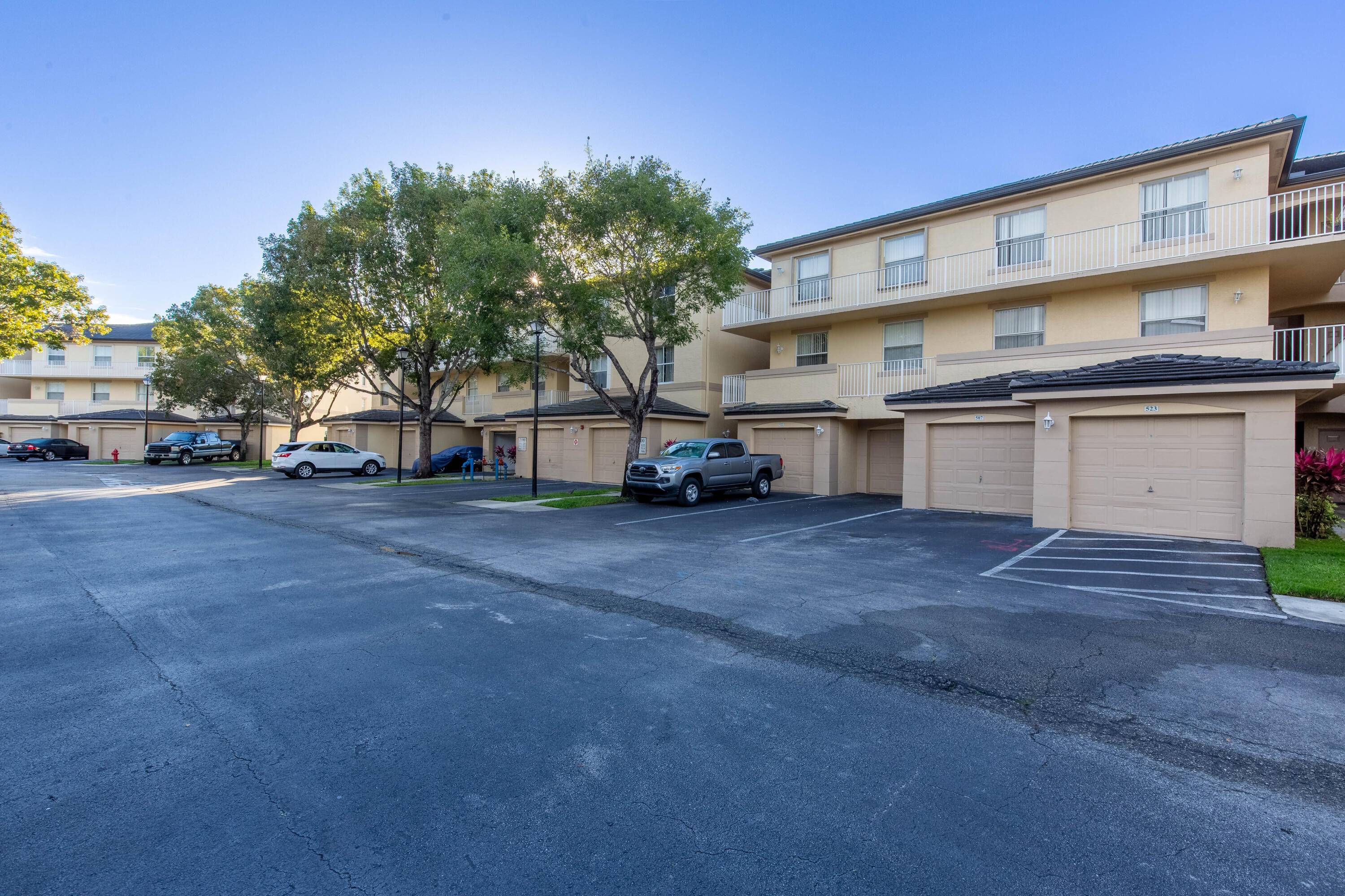 Ground Floor Condo with Water Views in Arissa Place Wellington, FL Welcome to this beautiful ground floor condo in the highly desirable Arissa Place community, located in the heart of ...