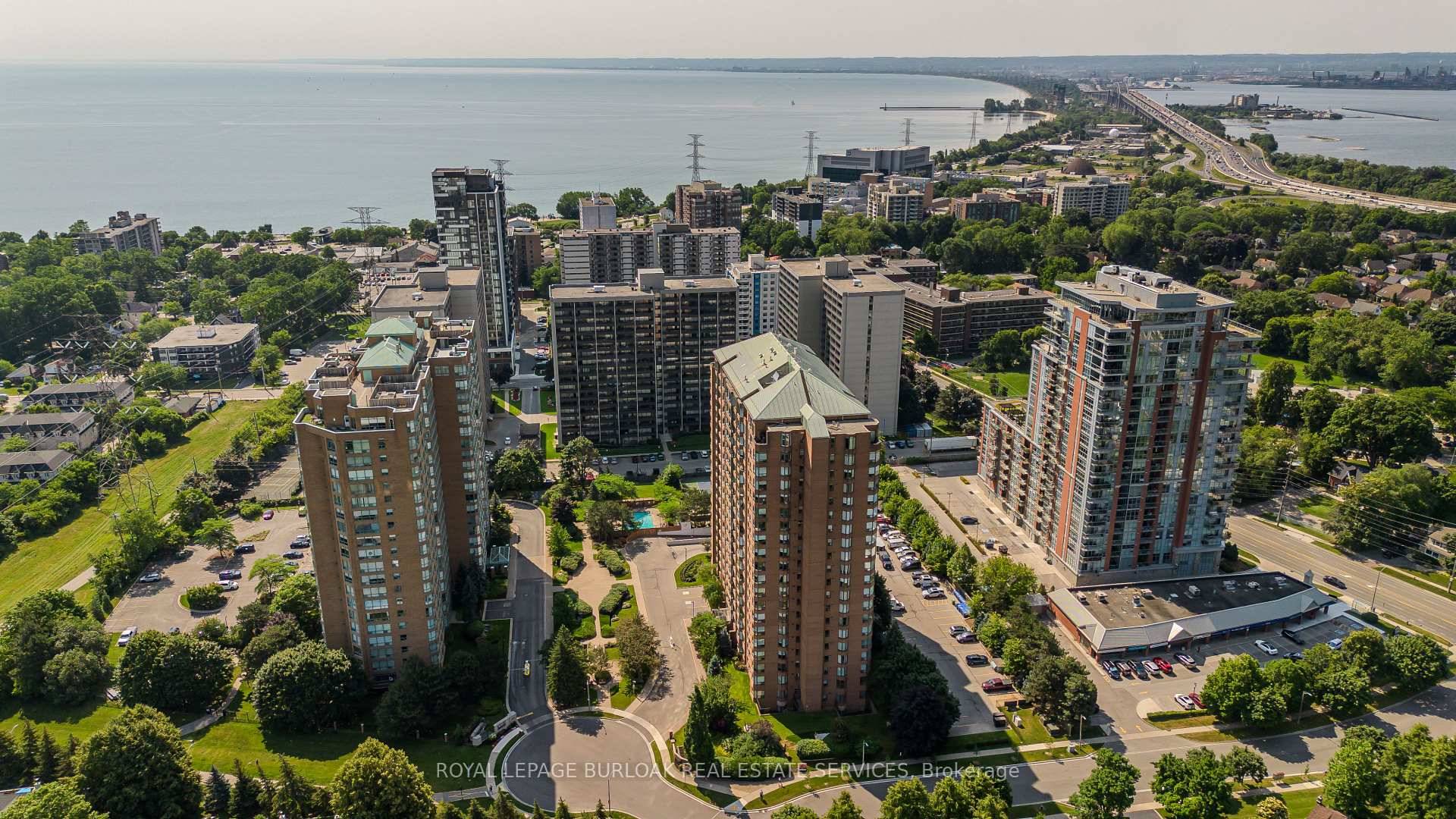 Welcome to this beautifully spacious 2 bed den suite offering 1, 384sf of living space an ideal opportunity for those seeking both comfort and lifestyle in the heart of downtown ...