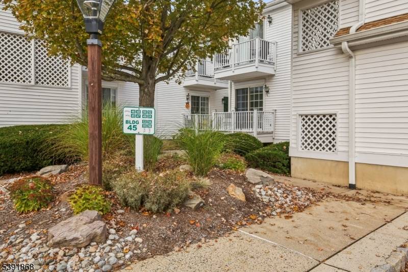 Welcome to 49 Alexandria Way, Basking Ridge, NJ !