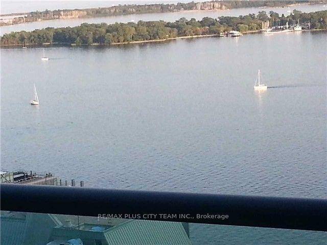 Indulge in luxurious urban living with this stunning one bedroom plus den suite in the highly sought after Pinnacle building !