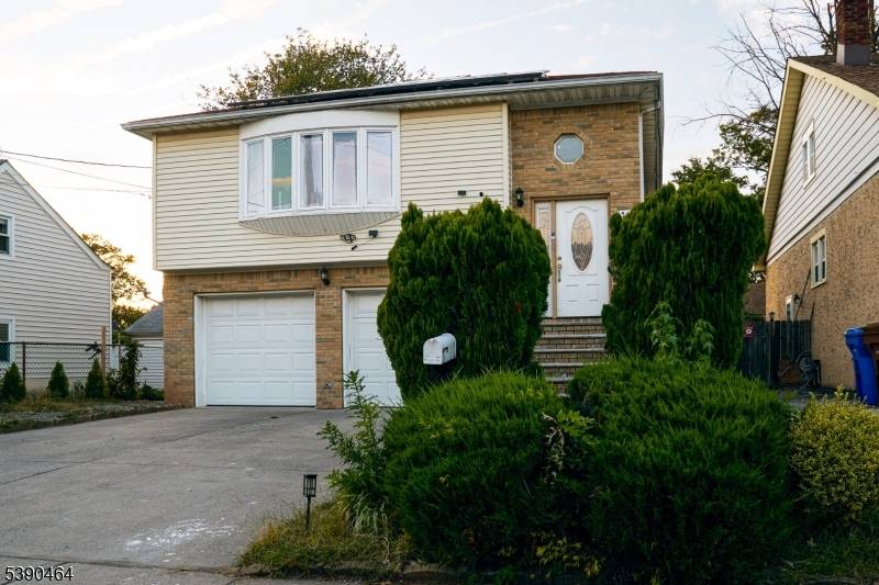 Welcome to this beautiful 5 beds 3 bath bi level home situated in one of Linden most sought after neighborhood.
