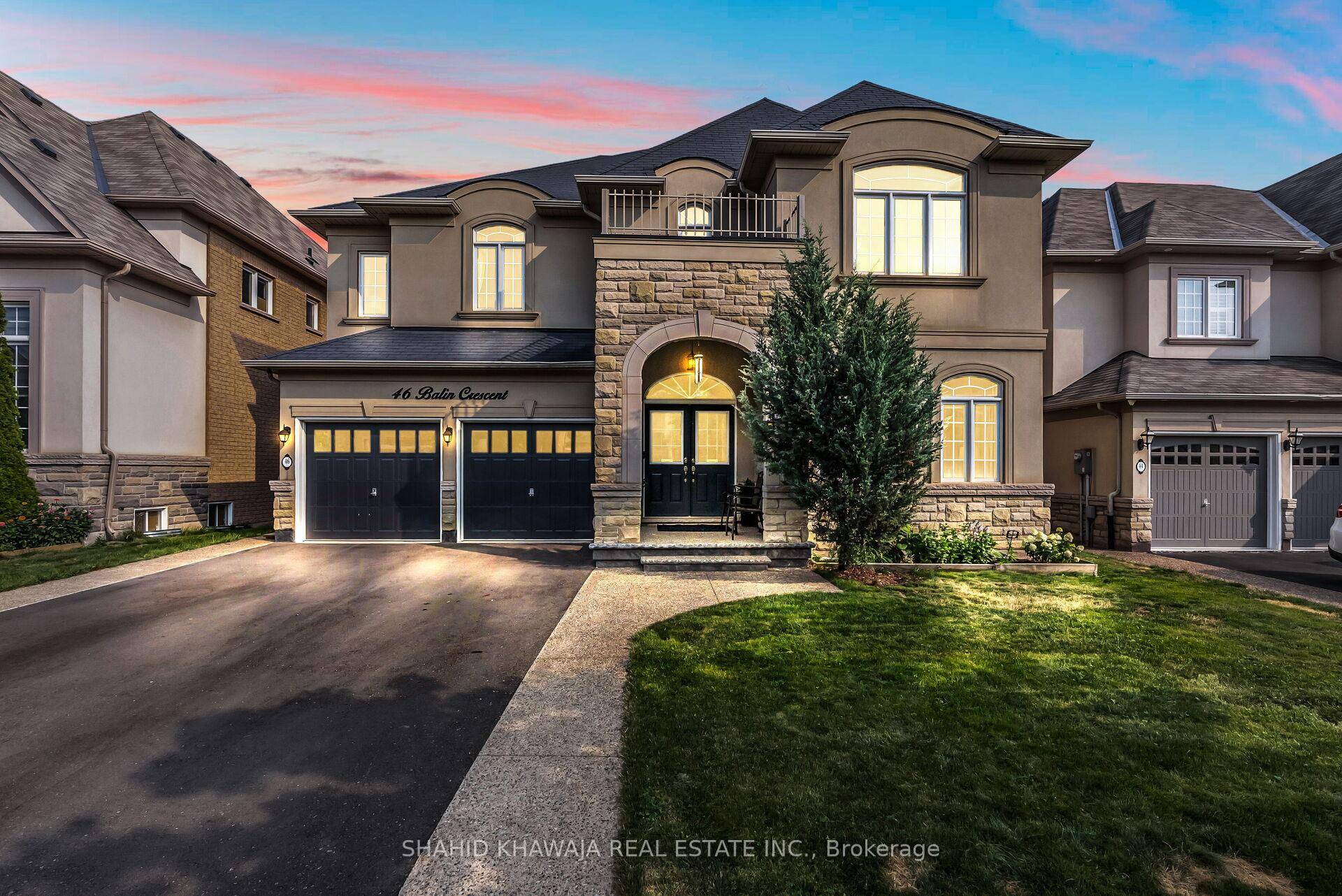 Please View Virtual Tour Welcome to 46 Balin Crescent A Truly Exceptional Offering in Highly Desired Neighborhood of Mississauga Rd and Queen St Built by Royal Park Homes, this Elegant ...
