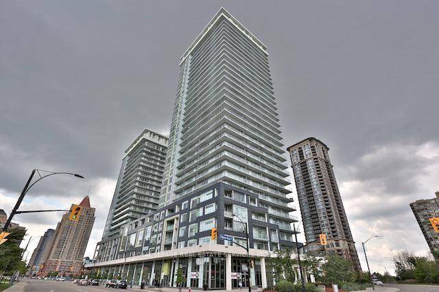 Live in the Heart of Mississauga Citiy Centre !