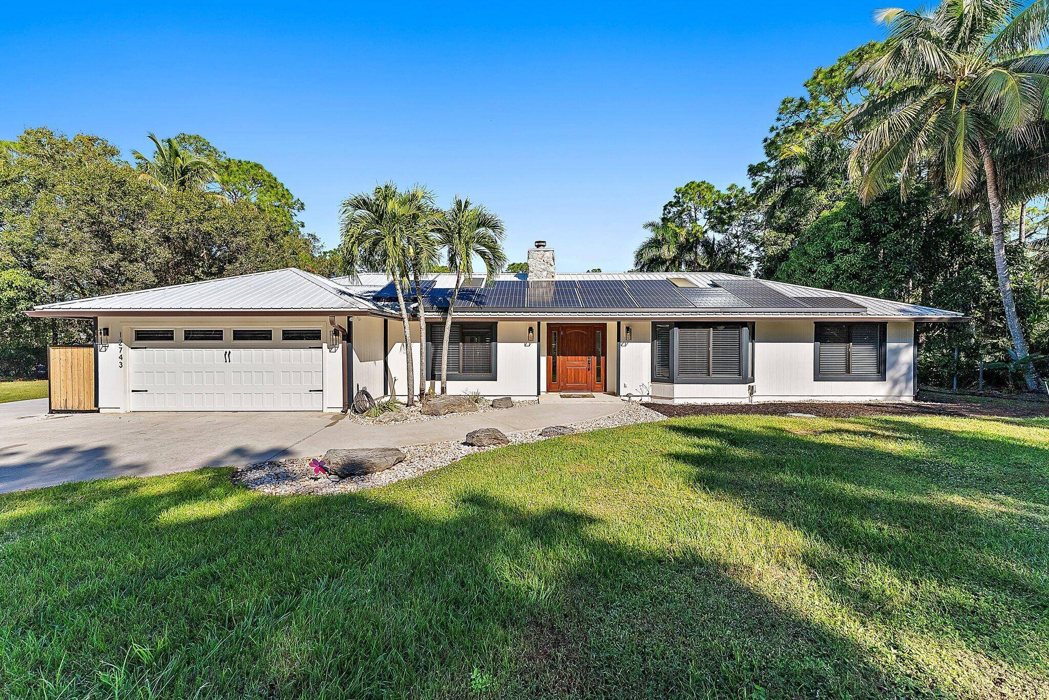 Modern farmhouse on 1. 55 acres no HOA w full 2BR 2BA guest house, pool, 2025 workshop solar.