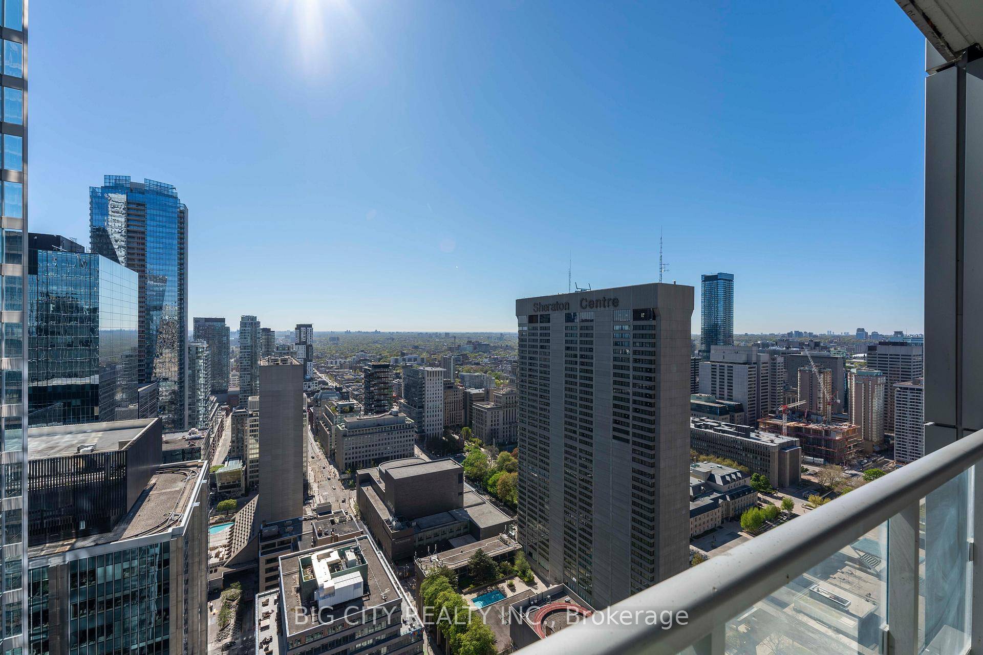 Luxury Indx Condo ! 1 Bedroom with a clear, unobstructed view in the heart of Downtown Toronto's Financial District.