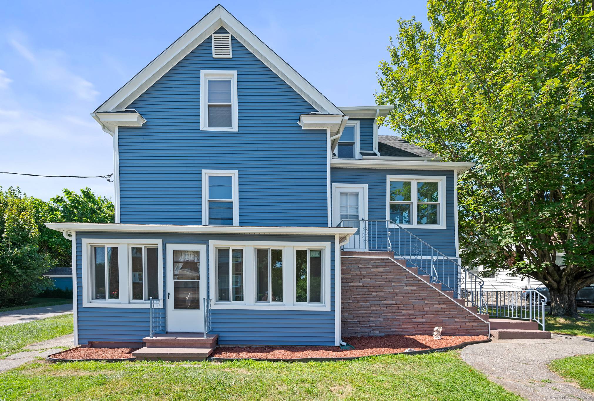 HARD TO FIND 3 FAMILY, LOCATED IN ONE OF TOWN PLOT'S MOST SOUGHT AFTER NEIGHBORHOODS !