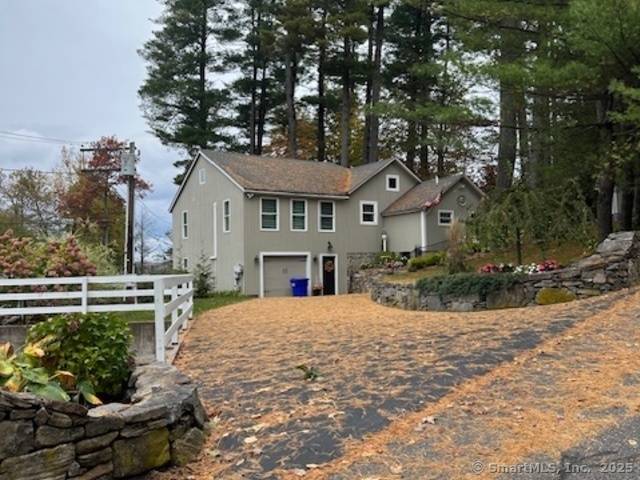 Discover lakeside living at its finest with this fully renovated, fully furnished 3 bedroom, sleeps 10, 2 full baths, family estate set on a half acre of professionally landscaped grounds ...