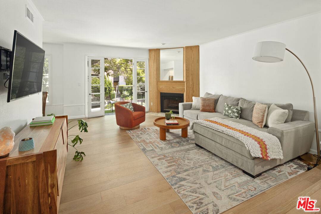 2219  S Bentley Ave 2BR La