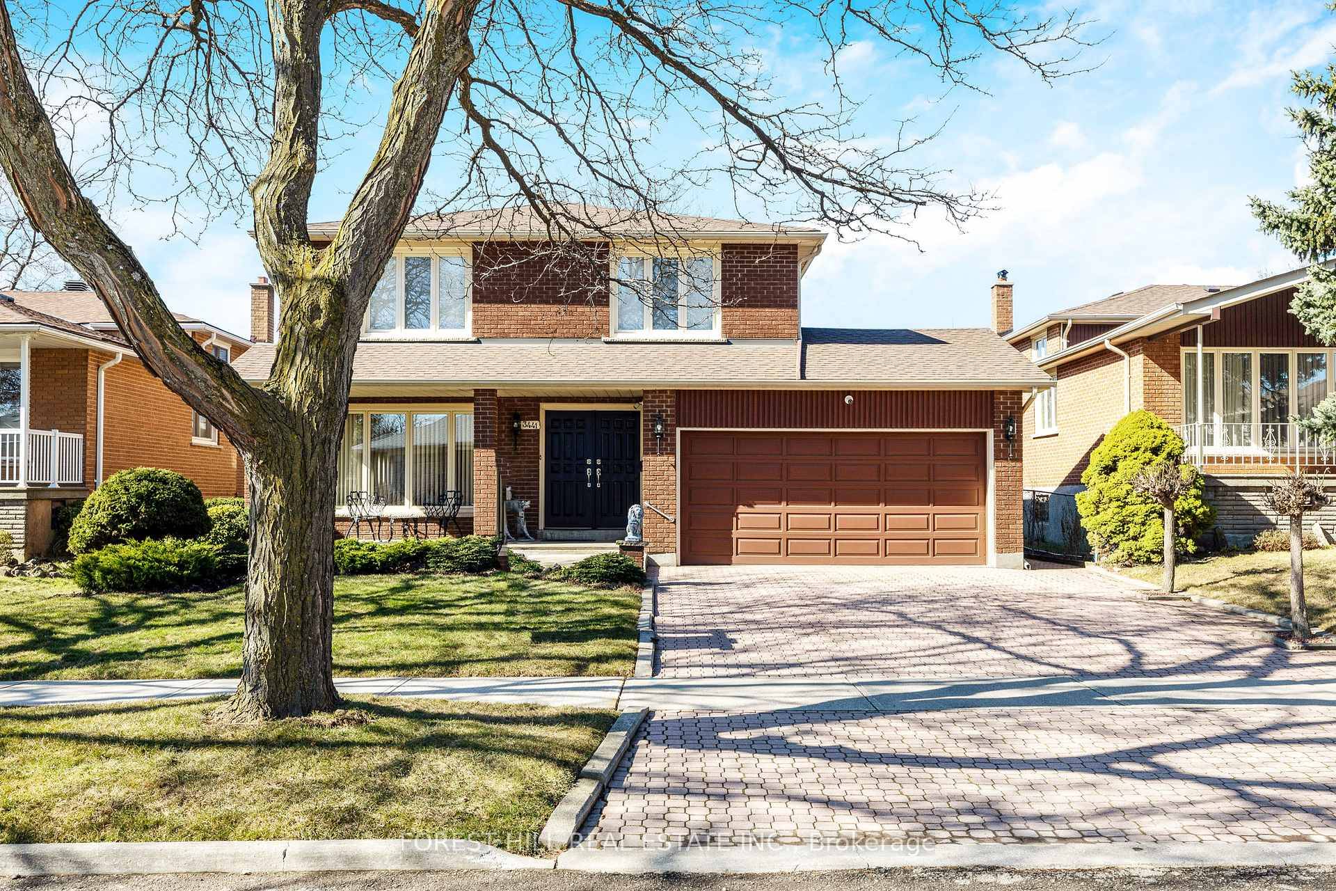 Welcome to 3441 Charmaine Heights an exceptional home nestled in the vibrant and sought after Mississauga Valleys neighbourhood !