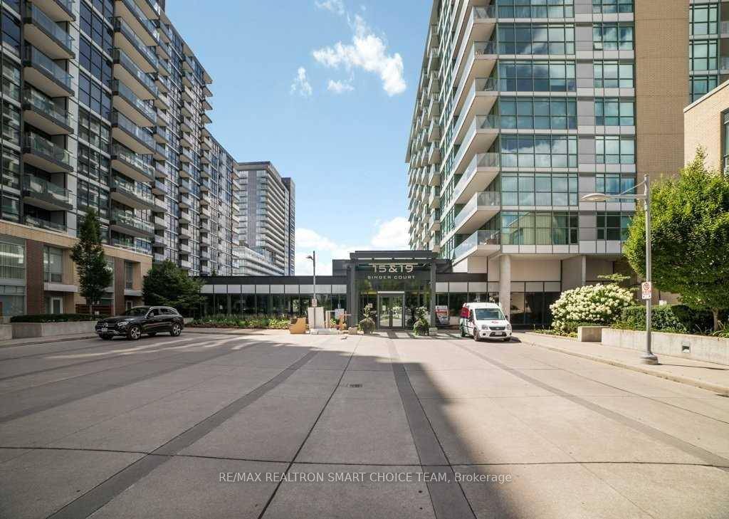 Fabulous 1 Bedroom Open Concept Condo In North York, Floor To Ceiling Windows, Spacious Built In Island amp ; Granite Counters.