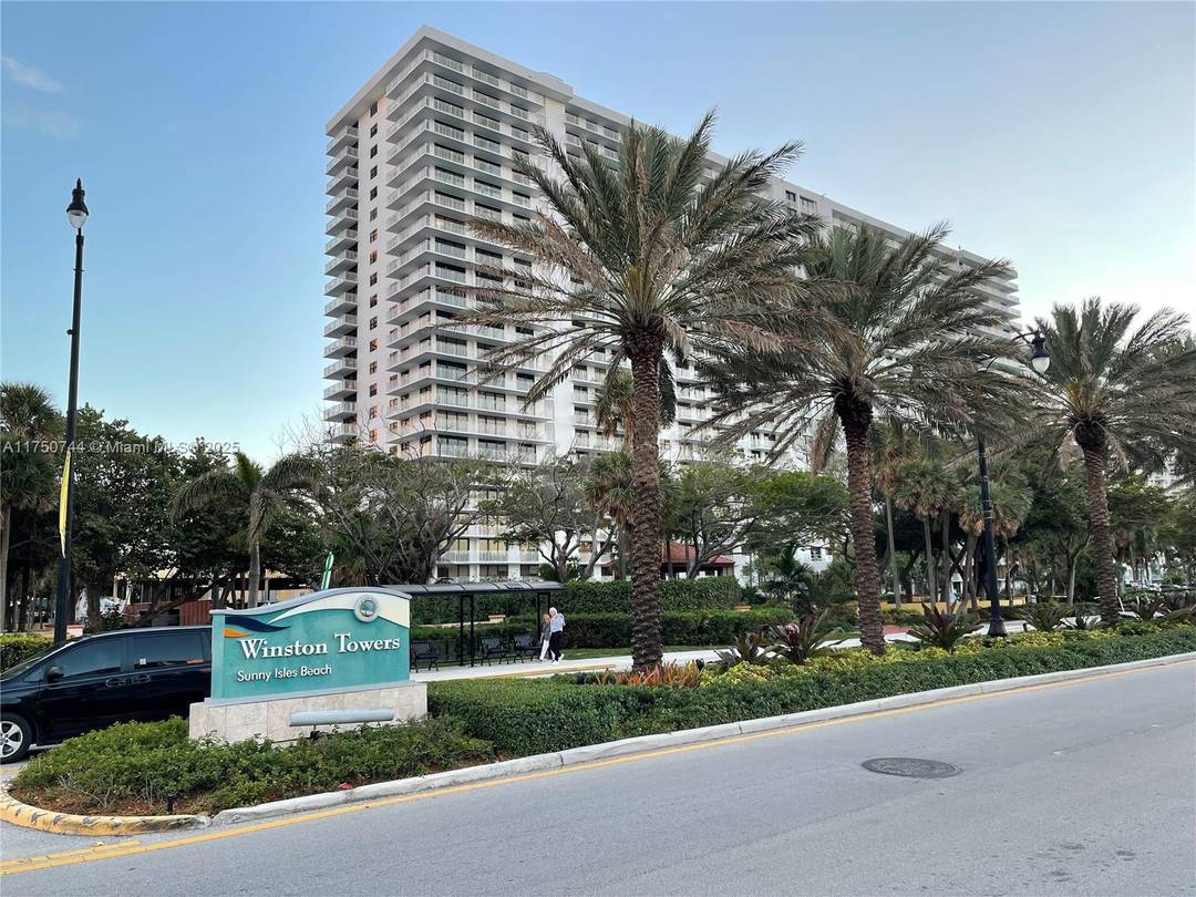 Winston Towers 600 is located in the heart of Sunny Isles Beach.