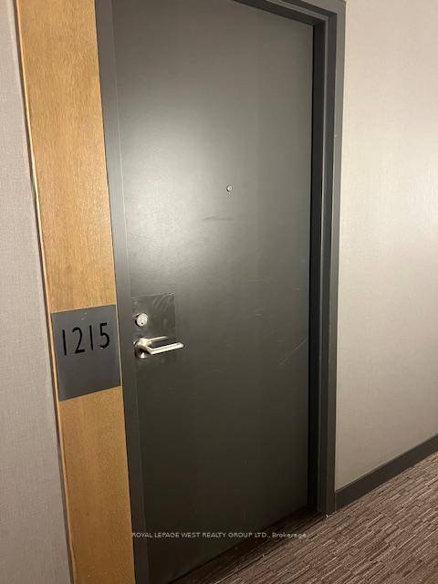 Well kept 1 bedroom plus separate den with laminate floors.