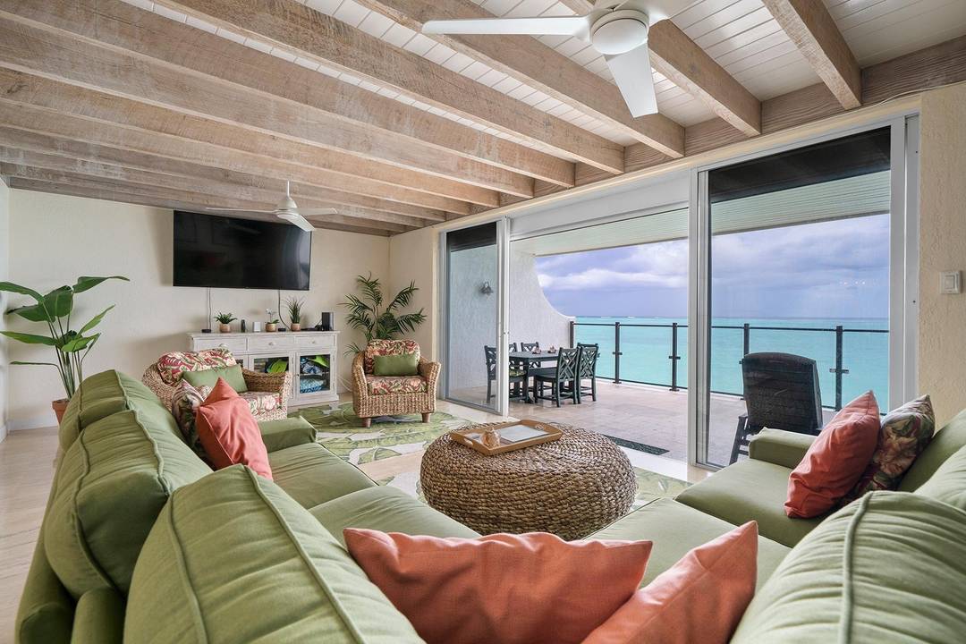 THE OASIS Condo New-Providence