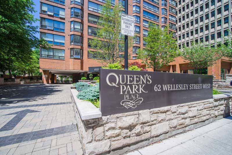 Spacious 2 Den Dining Condo in Downtown Toronto Rare Find with Sunny South Exposure !