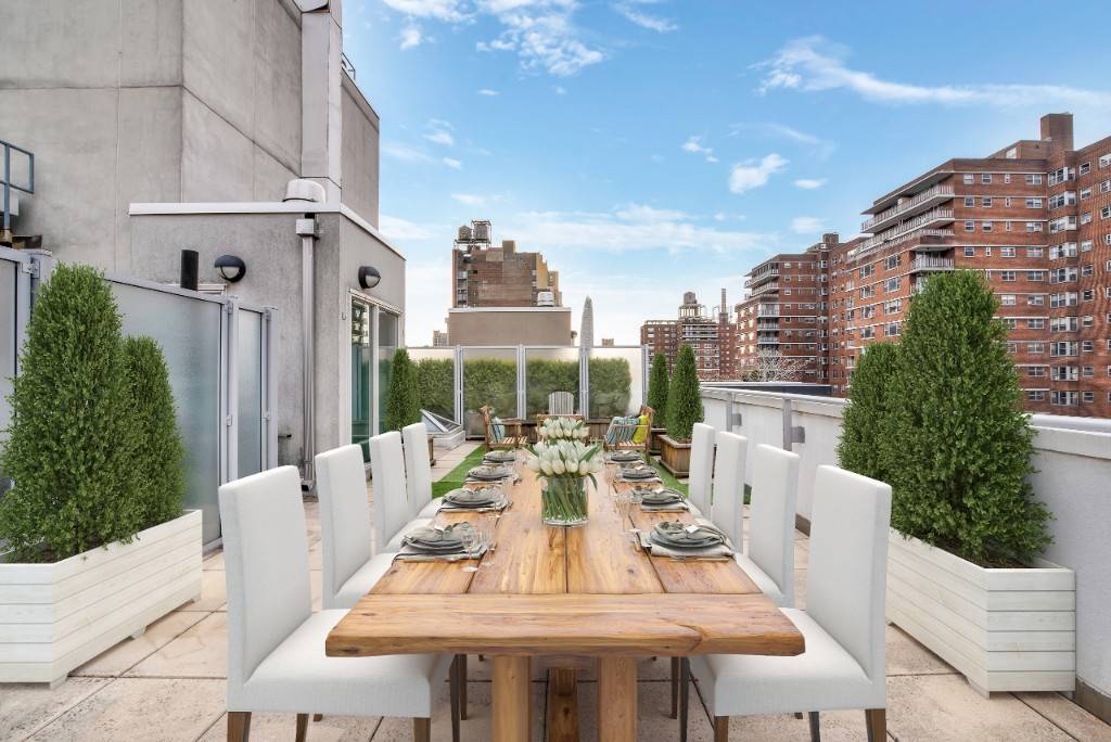 ! ! Dreaming of a sprawling, private roof deck ?