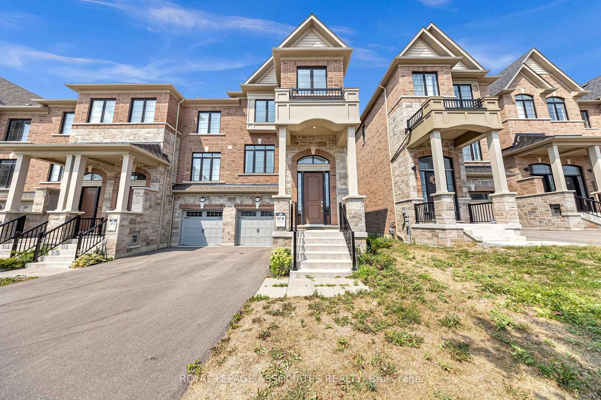 Large Driveway, END unit no sidewalk Can Park Easily 2 Vehicles Plus single Garage Parking.
