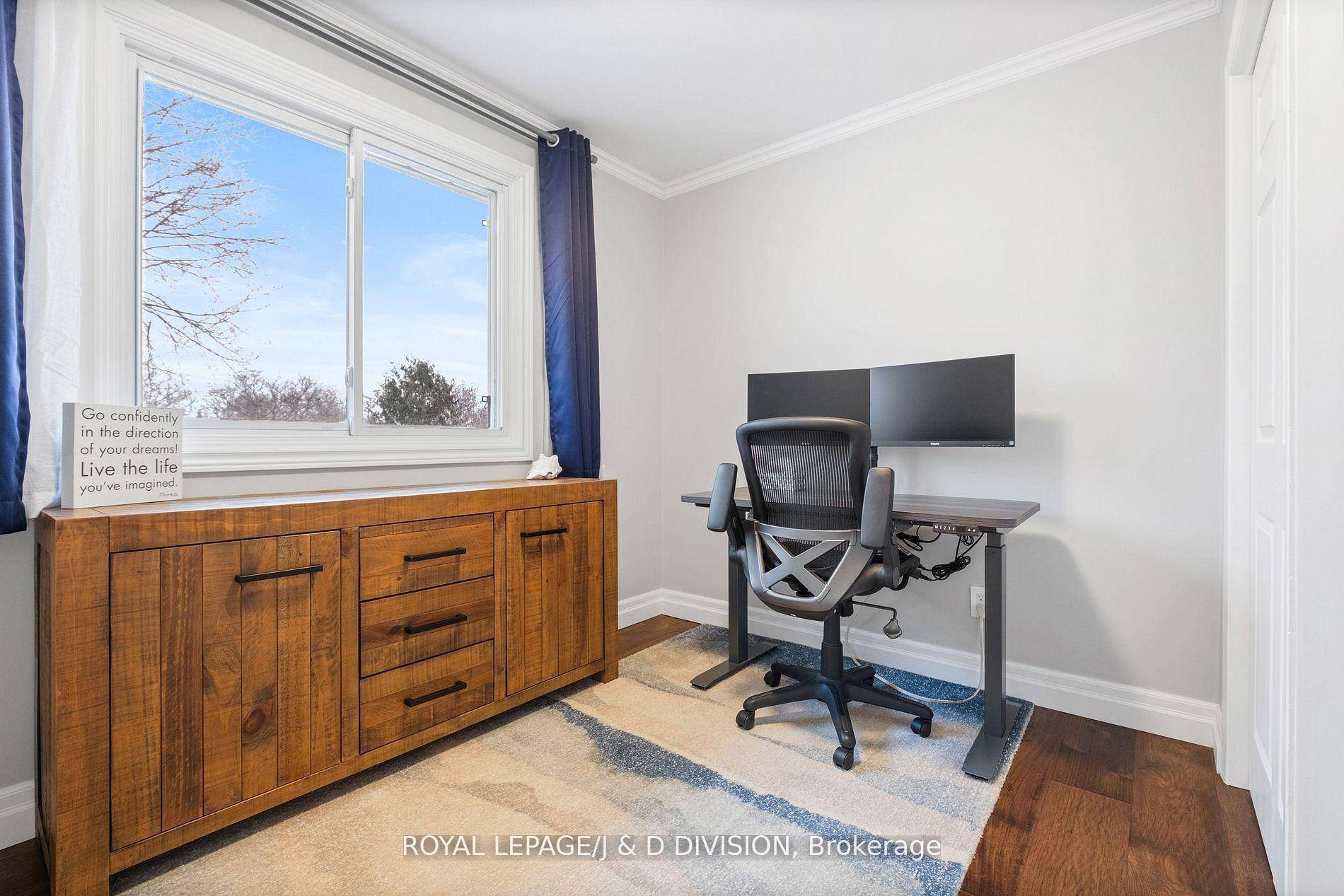 Experience luxury living in this stunning executive rental !