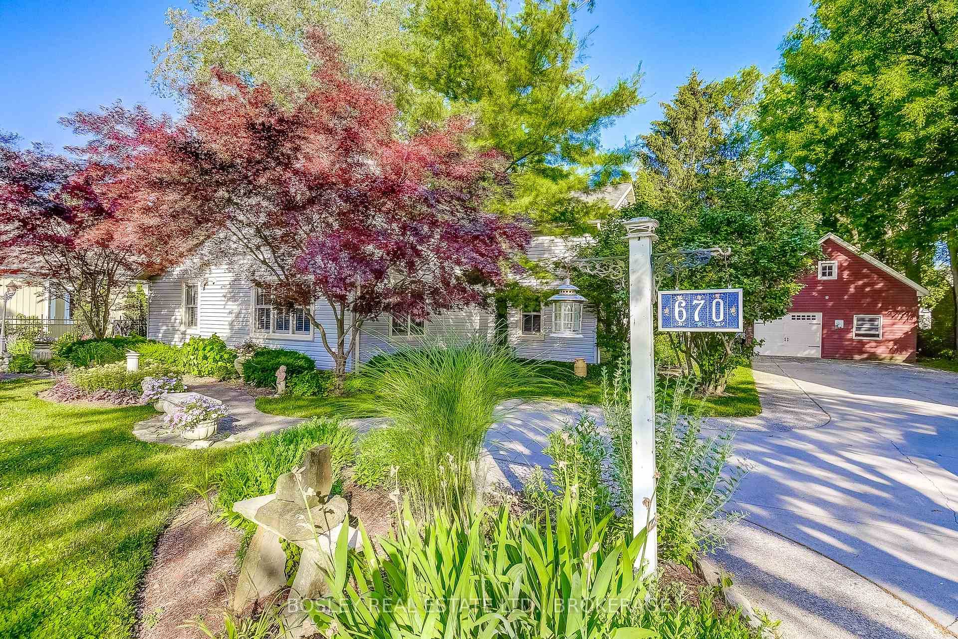 UNIQUE OPPORTUNITY ! Charming and Historic home fronting on King Street including rare, APPROVED SEVERABLE LOT fronting on Rye Street, in prime NOTL neighbourhood.