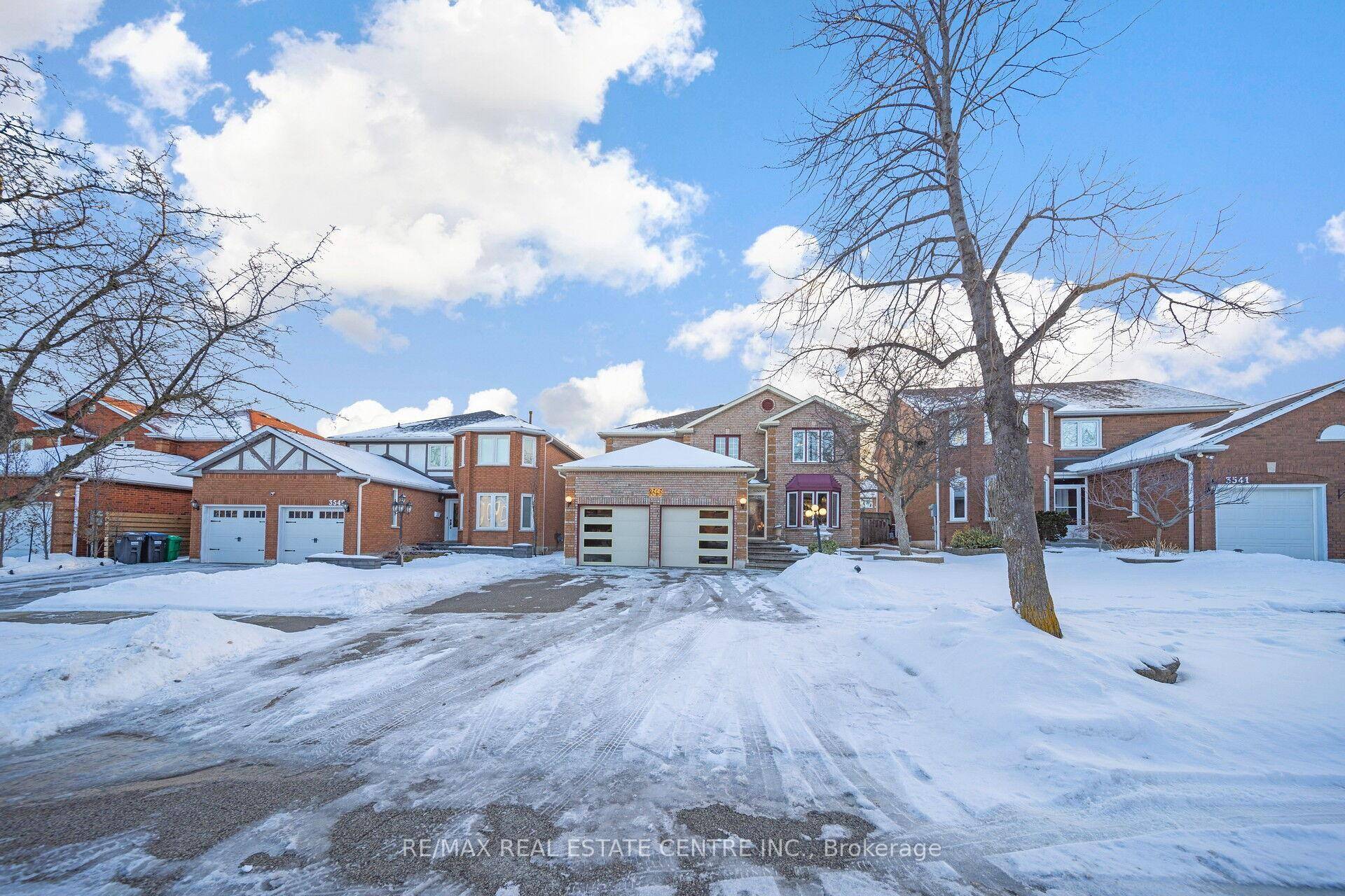Exquisite 4 Bedroom Executive Home in Erin Mills Welcome to 3545 Marmac 3437 Sq Ft as per MPAC, a beautifully upgraded 4 bedroom executive home on a spacious lot in ...