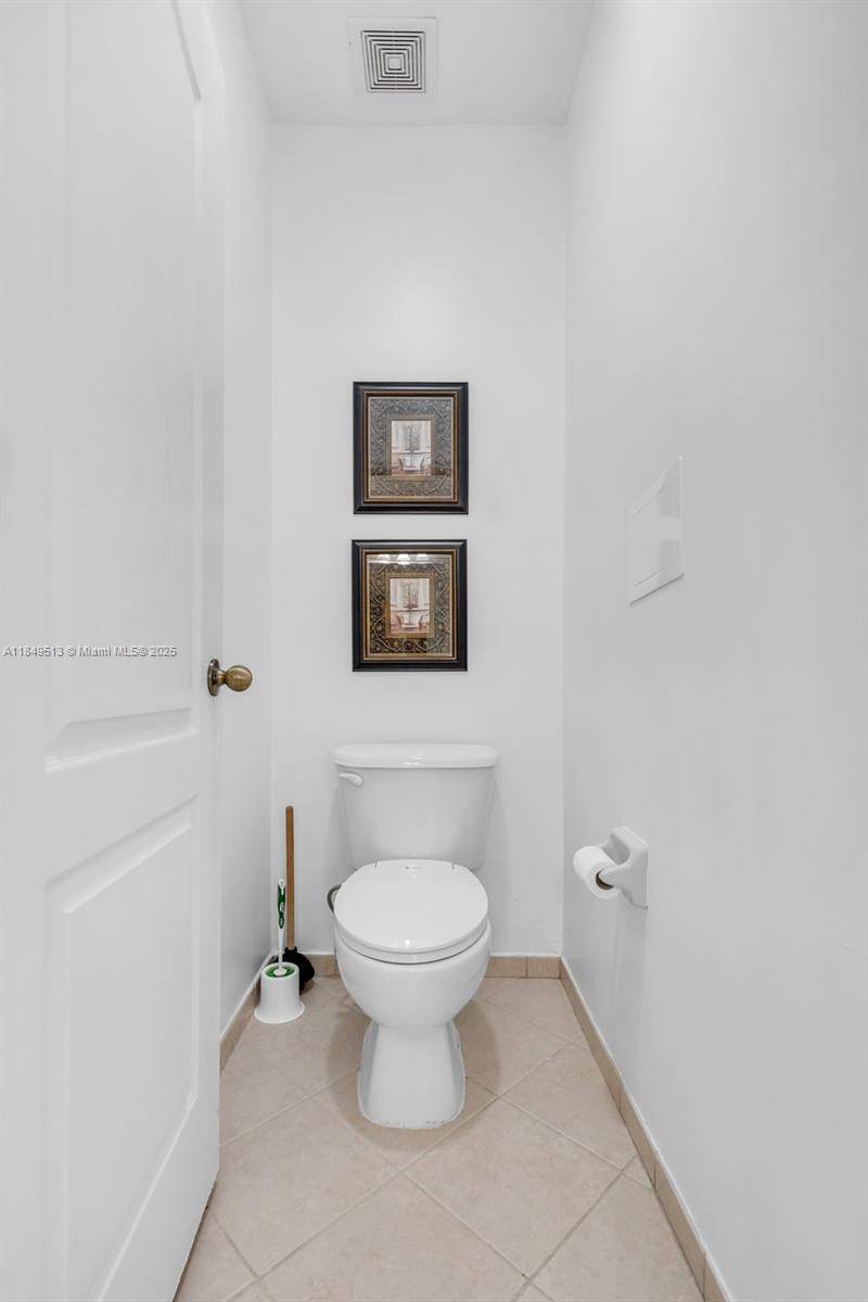 NO HOMEOWNERS ASSOCIATION !