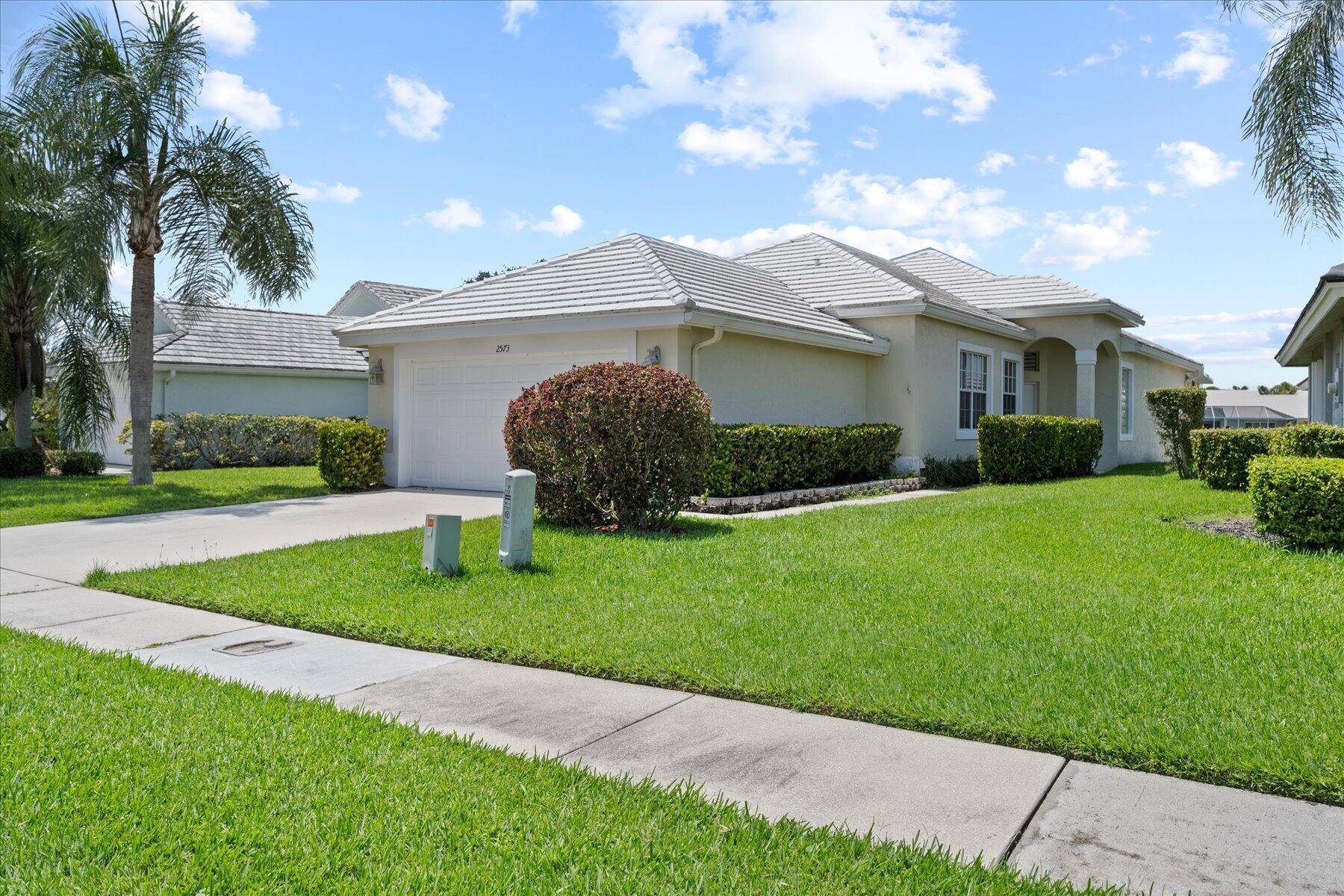 Great seasonal rental. Fabulous location, just minutes to horse show ; an easy bike or golf cart ride.
