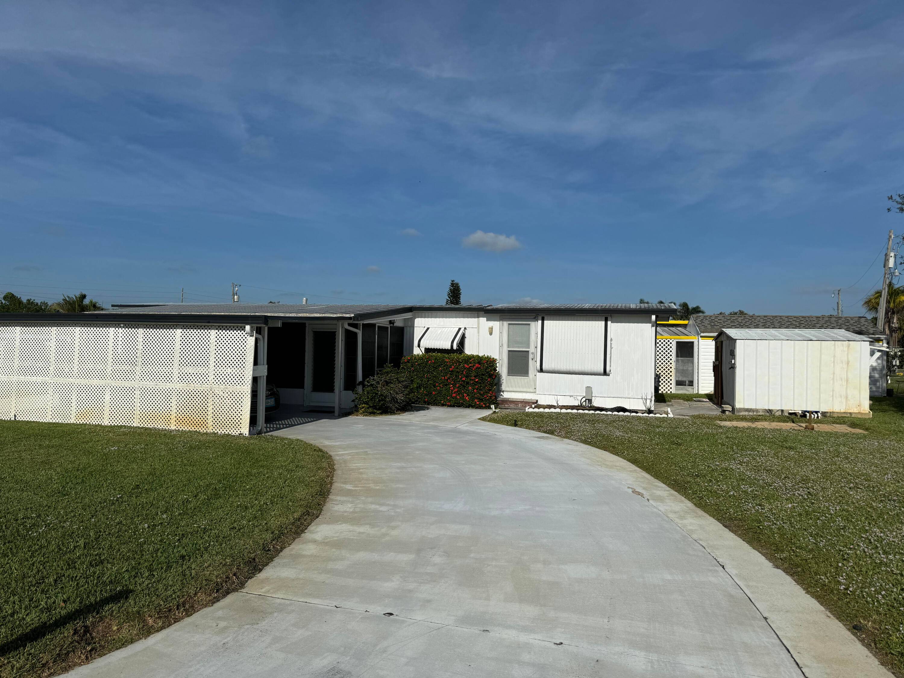 Beautiful 2 Bedroom, 2 Bath Mobile Home in Woodbridge a Co_op Community A True Gem !