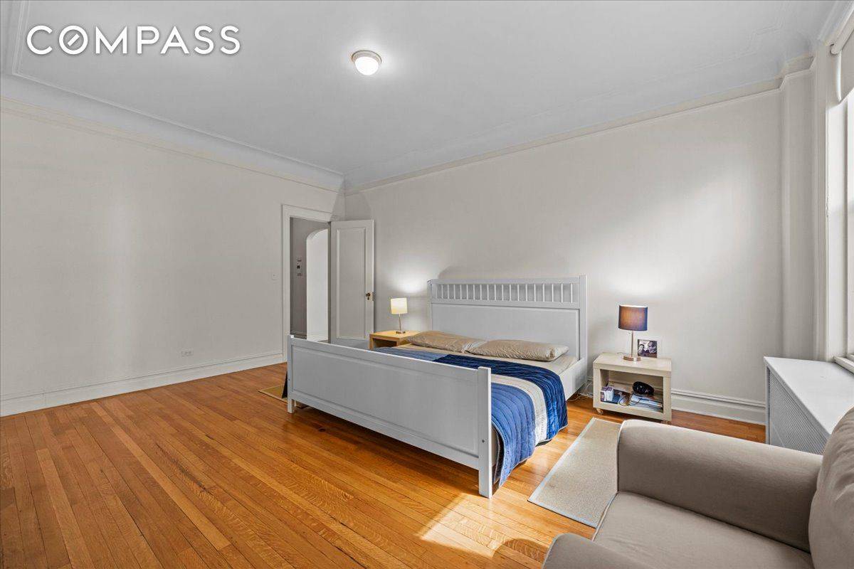 Step into Residence 4F at 780 West End Avenue a spacious, light filled one bedroom that feels instantly like home.