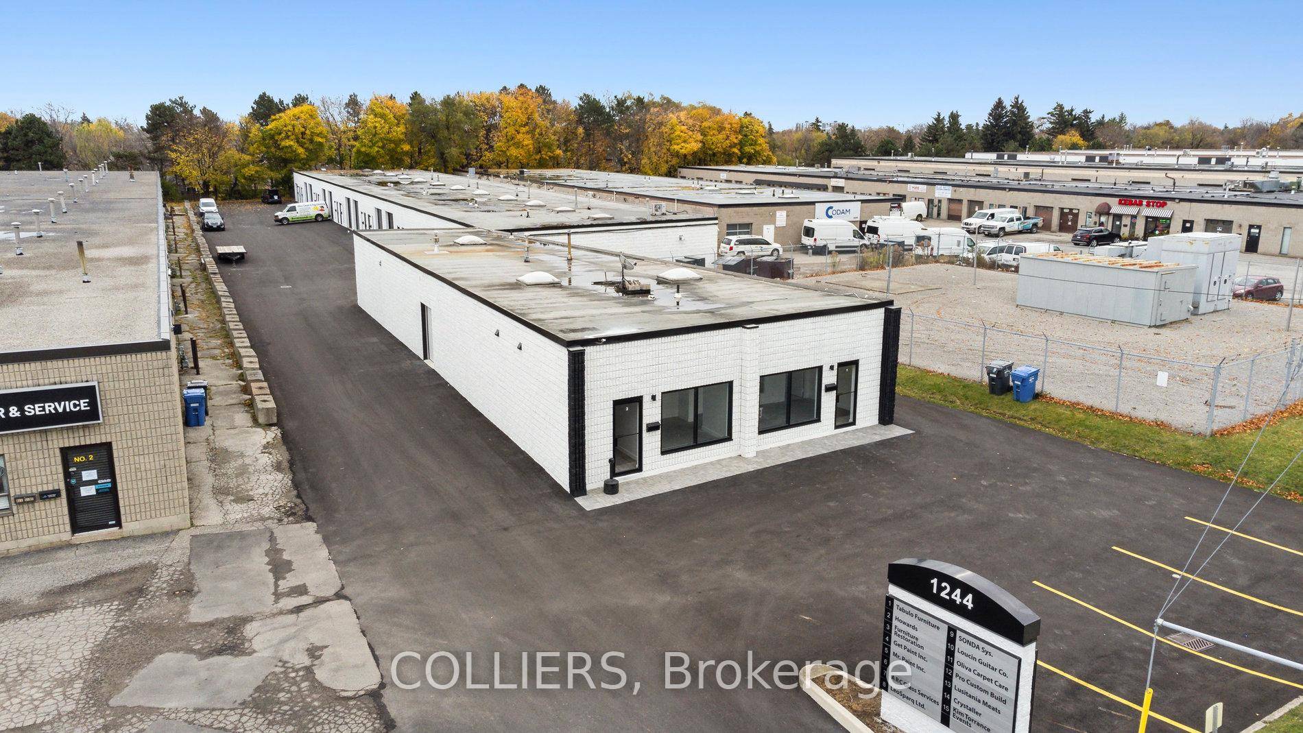 Newly renovated, quasi retail industrial unit with prominent exposure and excellent curb appeal on Speers Road !