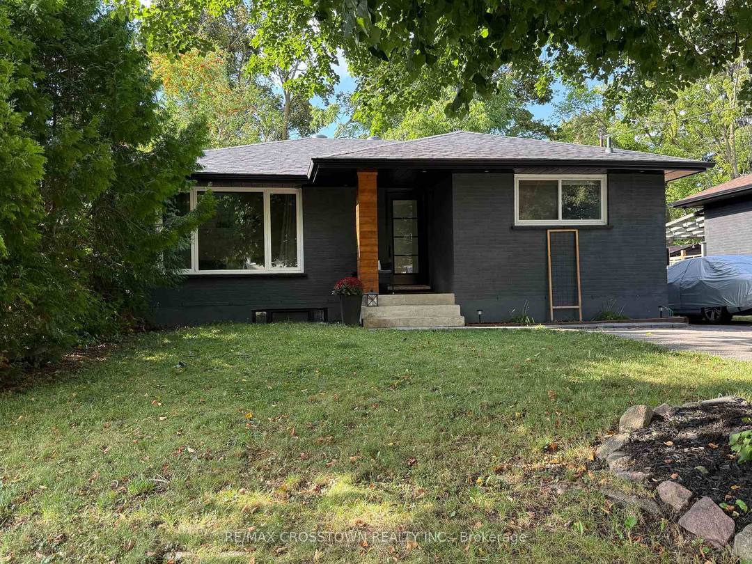 Welcome to a beautifully renovated raised bungalow in the heart of Barrie's Codrington neighbourhood, loved for its mature trees, quiet streets, and quick access to Kempenfelt Bay.