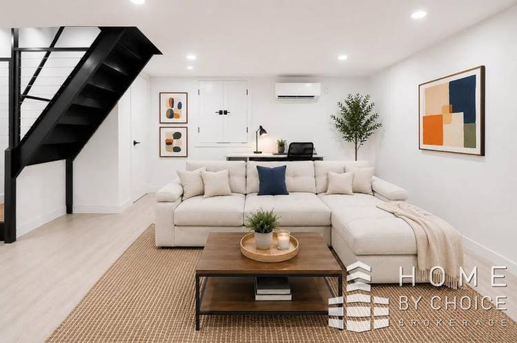 Your Dream Backyard ! 2 Bedroom, Rec Room covertible three bedroom with 1.