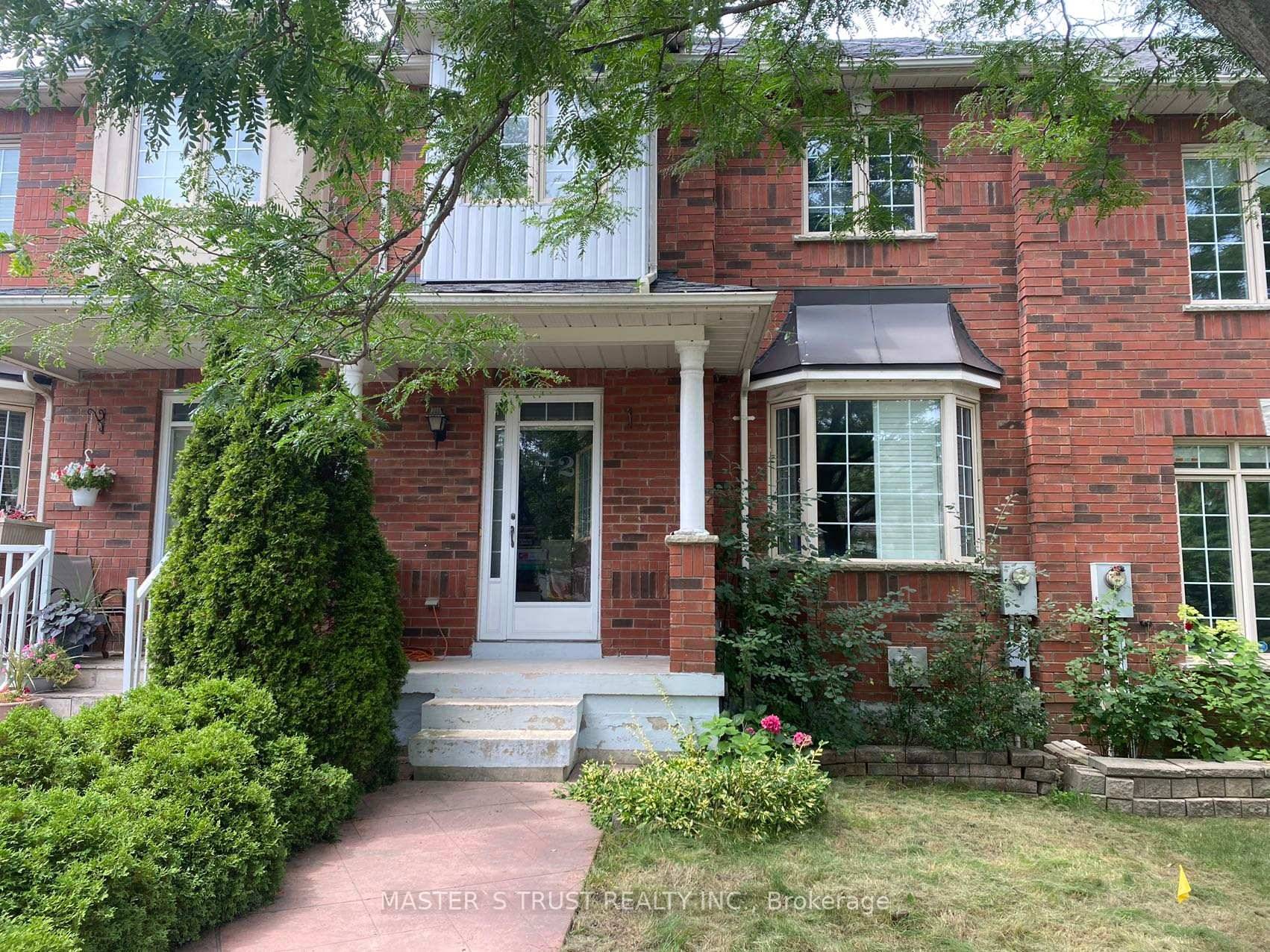 AAA Location ! Absolutely Stunning 3 1 bedroom and 3.