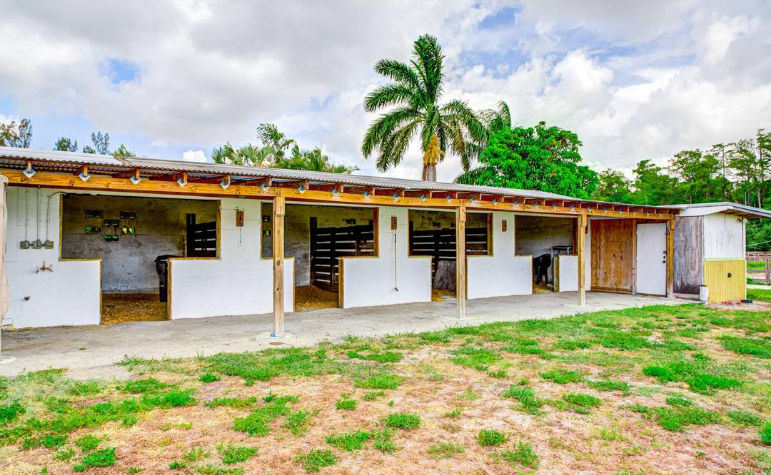 The properties located at 8990 Willow Sound Drive 8946 Sea Chase combine to offer a 10 acre horse farm with three barns that total 27 stalls, 6 paddocks and a ...