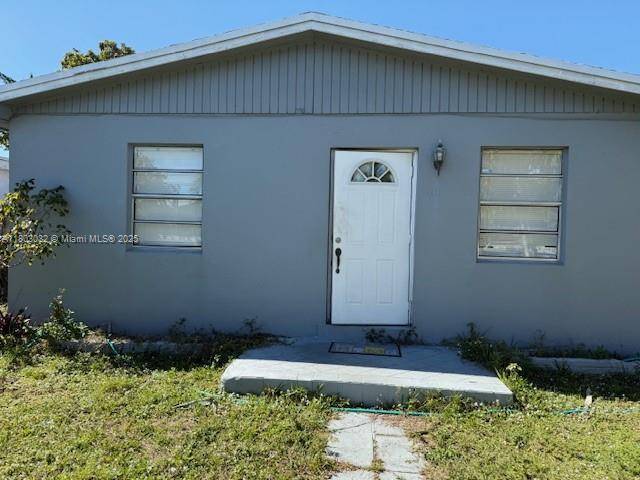 Great 3 2 corner Home in the desire West Park area, great location near to I 95, and near to Aventura Mall, this property has a lot of potential.