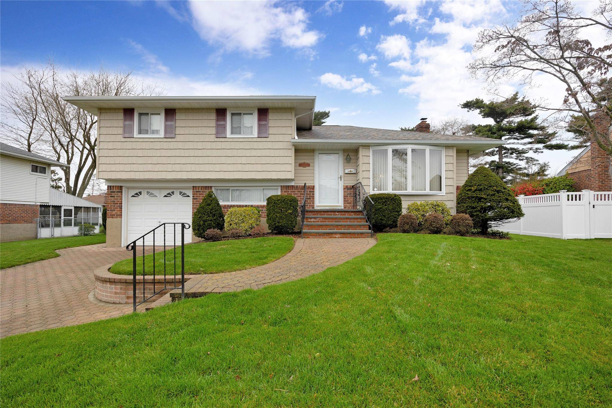 Beautiful, immaculate Split Level situated on quiet mid block, features great curb appeal w brick amp ; newer vinyl sided exterior, newer vinyl soffits, leaders amp ; gutters, new sidewalk ...