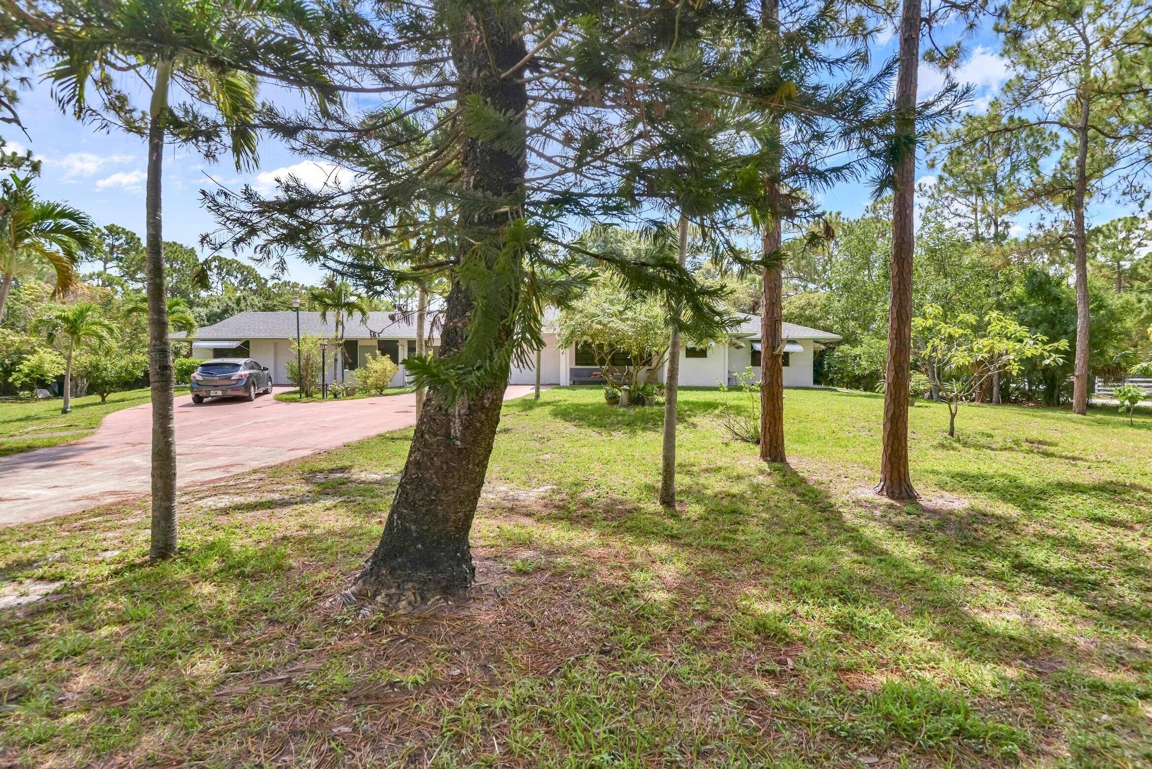 Approximately 2800 sqft home on 1.