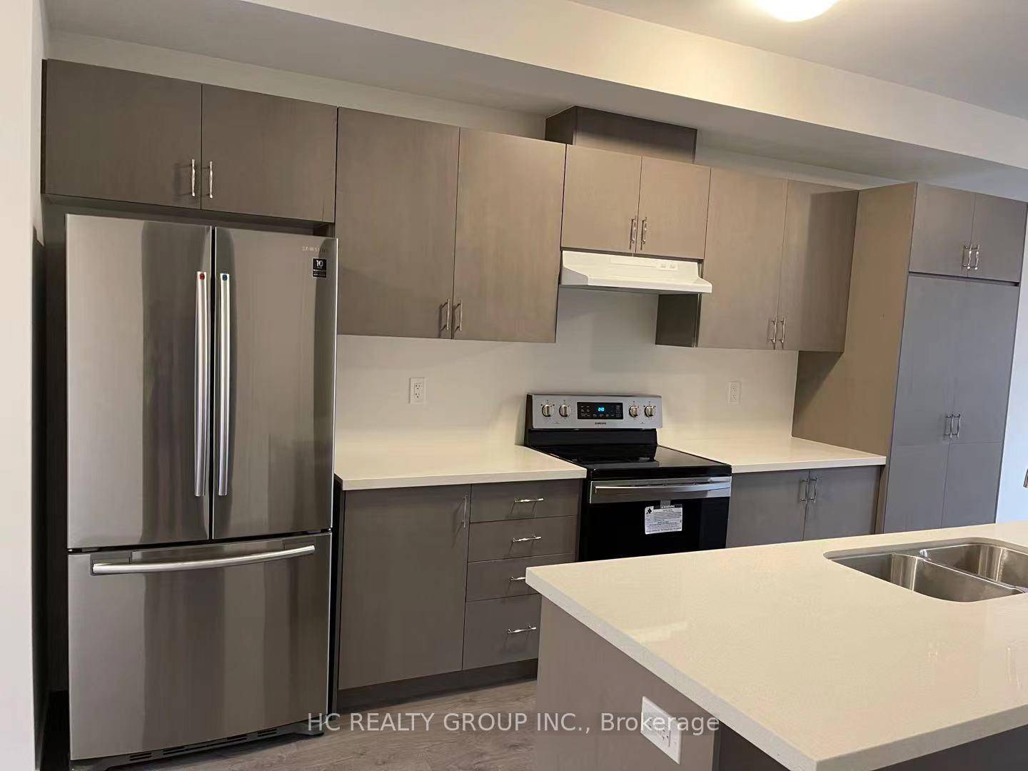Luxury Townhouse At Yonge amp ; Canyon Hill Ave In The Heart Of Richmond Hill.